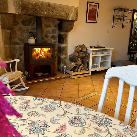 Le Cordonnier D'autrefois - 15 Minutes Du Puy Du Fou Tatil Evi *