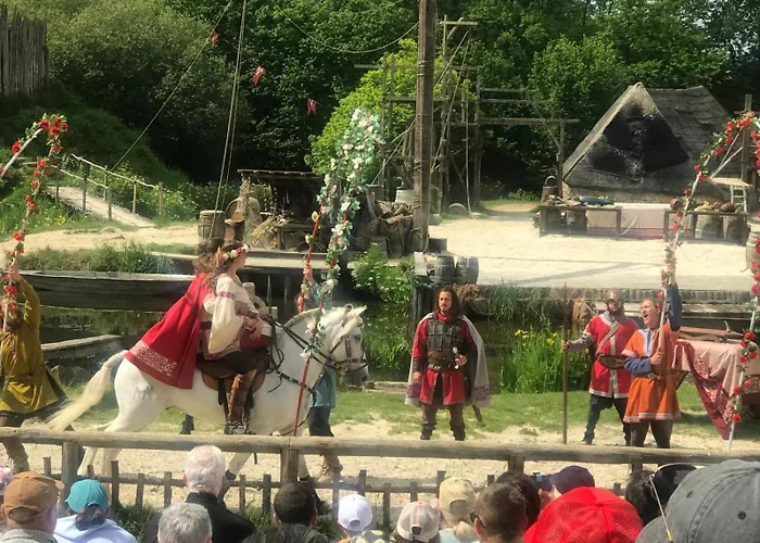 Le Cordonnier D'autrefois - 15 Minutes Du Puy Du Fou *