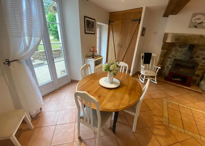 Le Cordonnier D'autrefois - 15 Minutes Du Puy Du Fou Mortagne-sur-Sevre