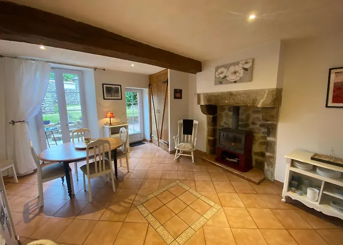 Le Cordonnier D'autrefois - 15 Minutes Du Puy Du Fou Mortagne-sur-Sevre