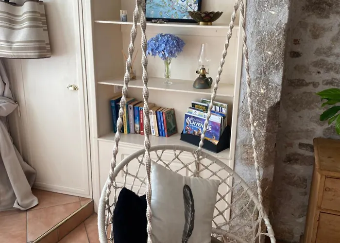 Le Cordonnier D'autrefois - 15 Minutes Du Puy Du Fou Mortagne-sur-Sevre